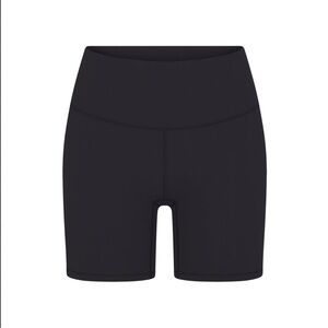 SKIMS Fits Everybody Short